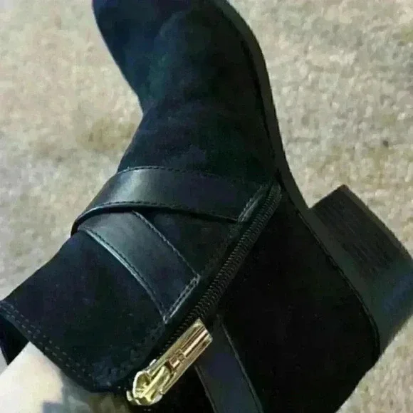 Women's Black Criss Cross Booties Size 5.5 - Picture 6 of 6